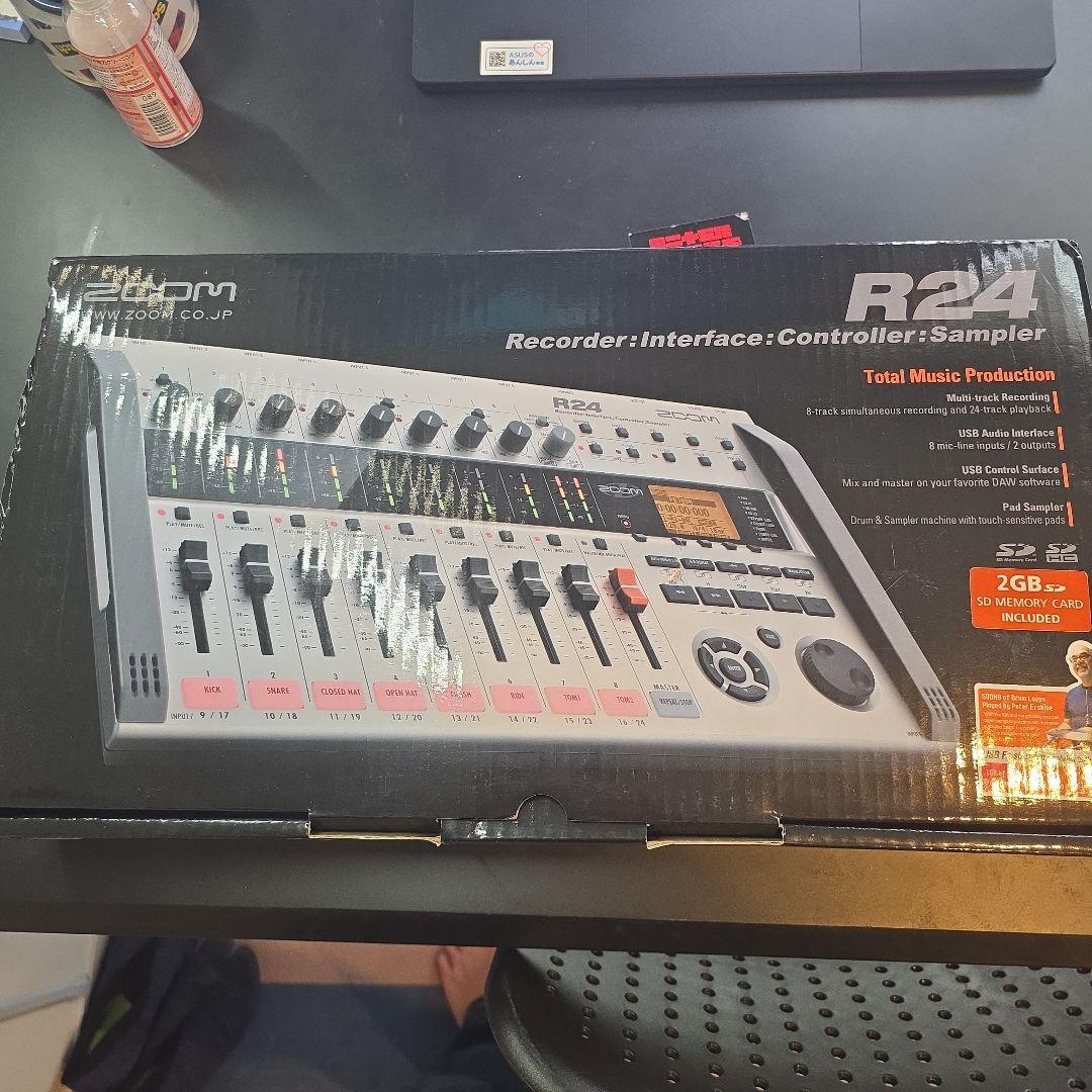 ZOOM R24 マルチトラックレコーダー