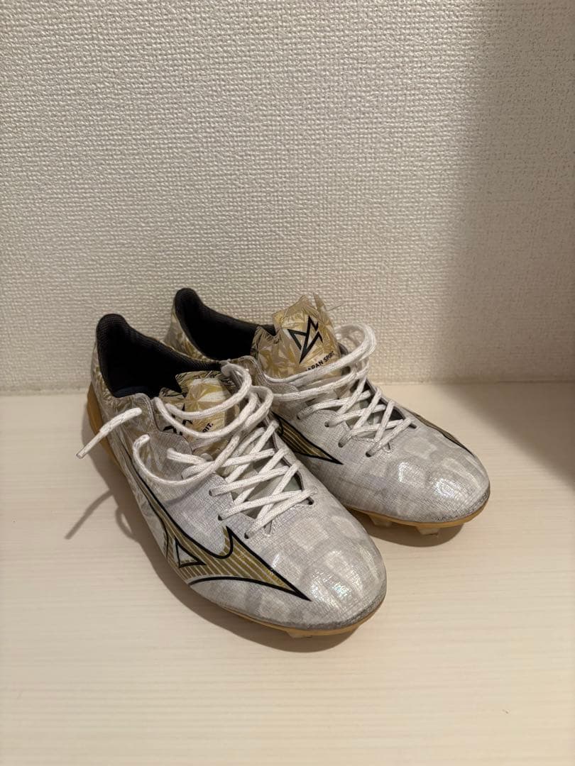 「あらみく 」Mizuno Alpha Japan ホワイト/ゴールド