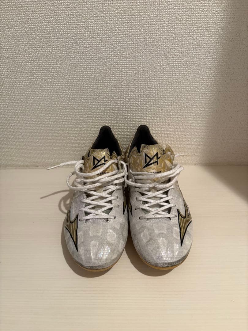 「あらみく 」Mizuno Alpha Japan ホワイト/ゴールド