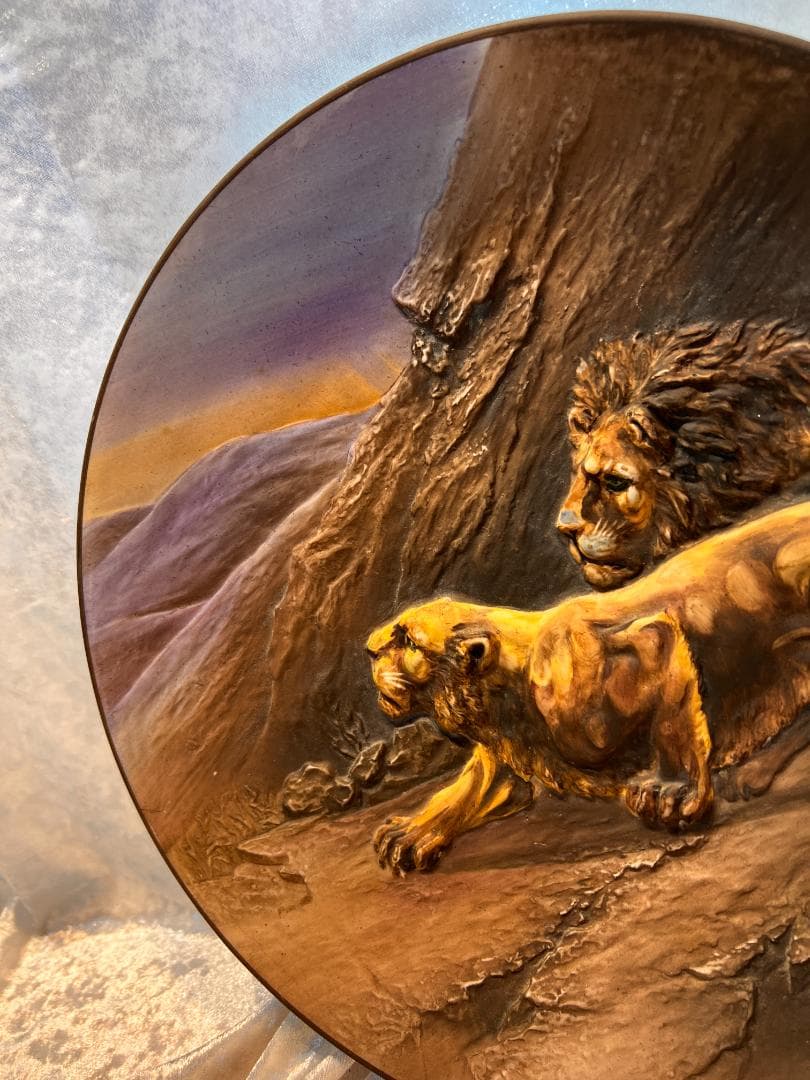 オールドノリタケのモールド　ライオンのデザイン　皿　プレート　飾り皿　盛り上げ