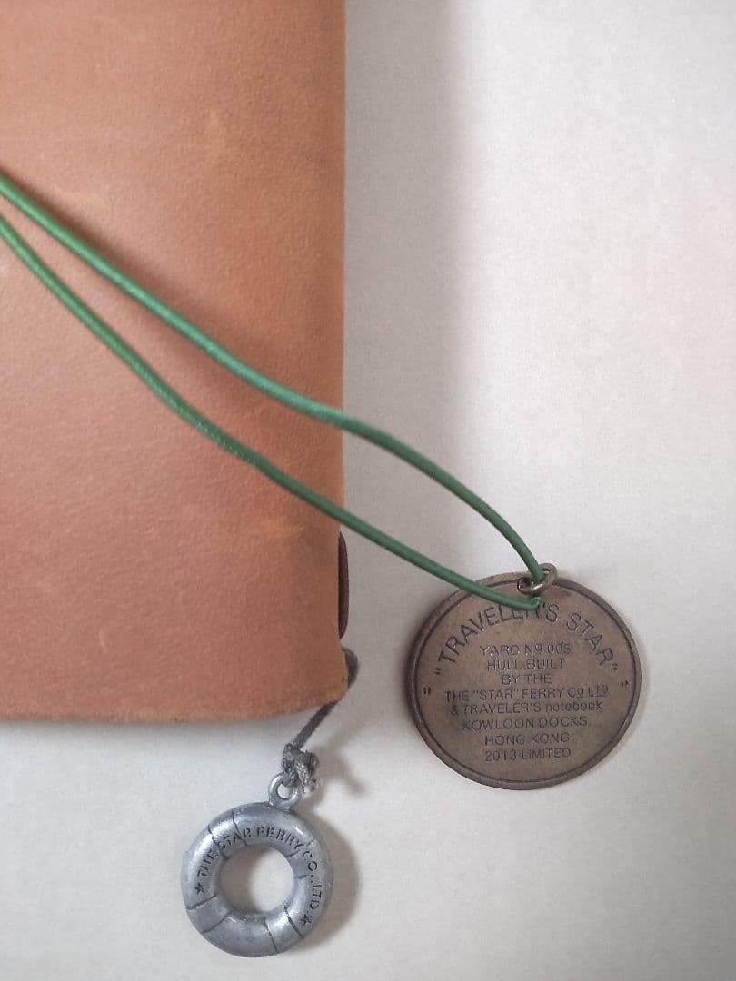 トラベラーズノート パスポートサイズ5周年 スターエディション（チャーム２個付）