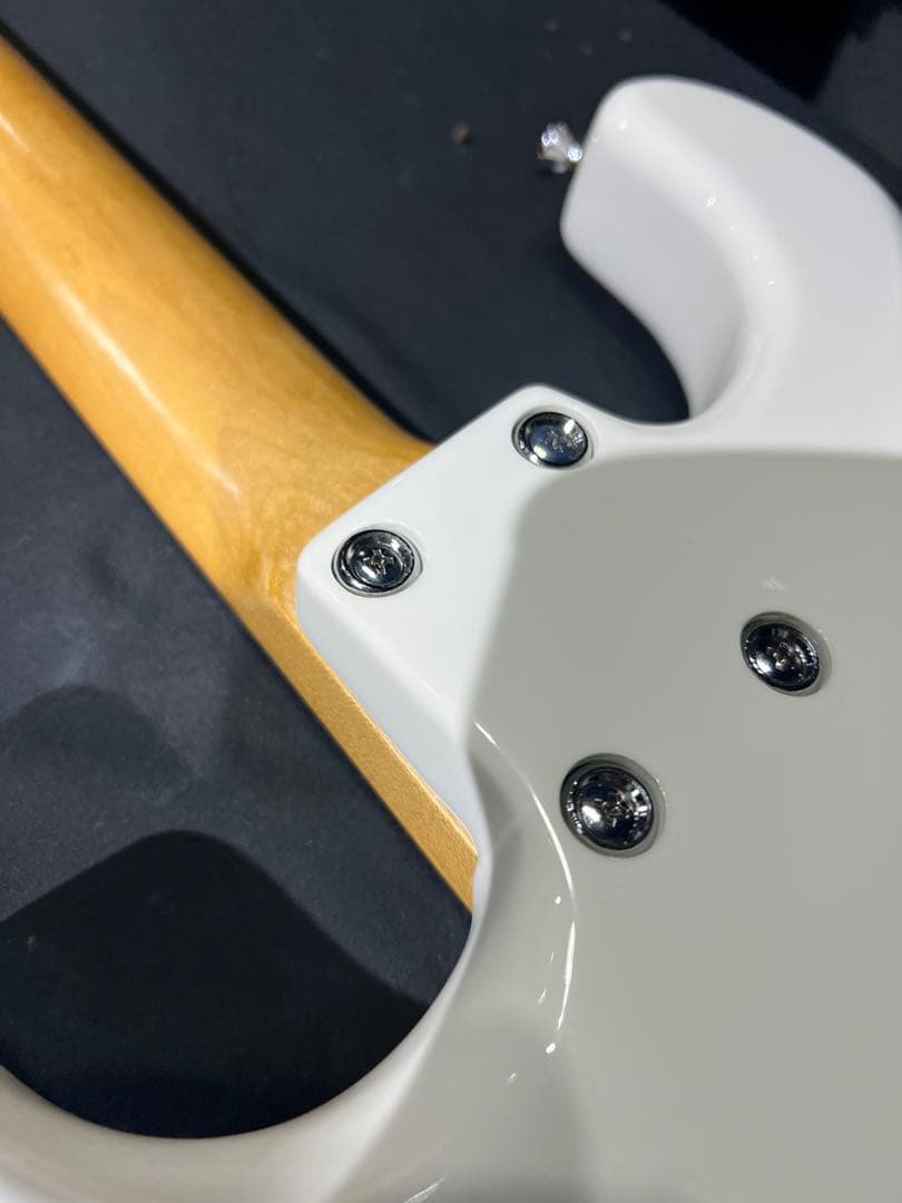 MOON オーダーストラト　EMG アクティブ　ムーニーロゴ　白