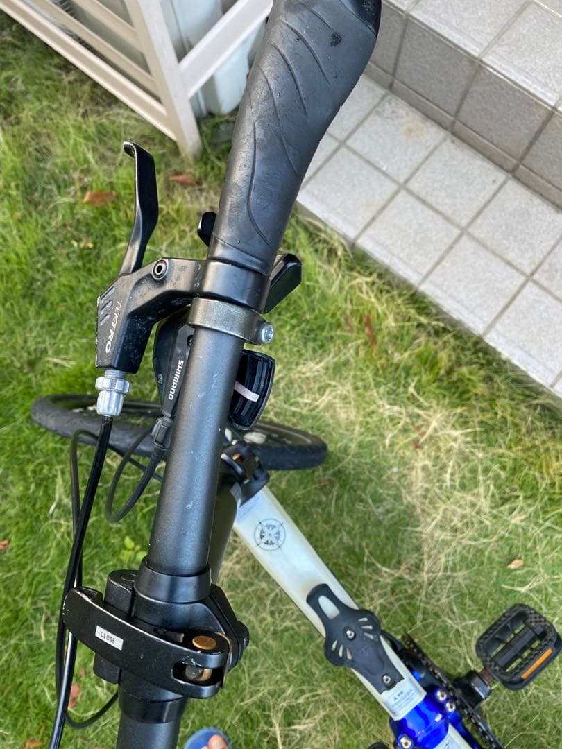 折りたたみ自転車 青と黒 アルミフレーム