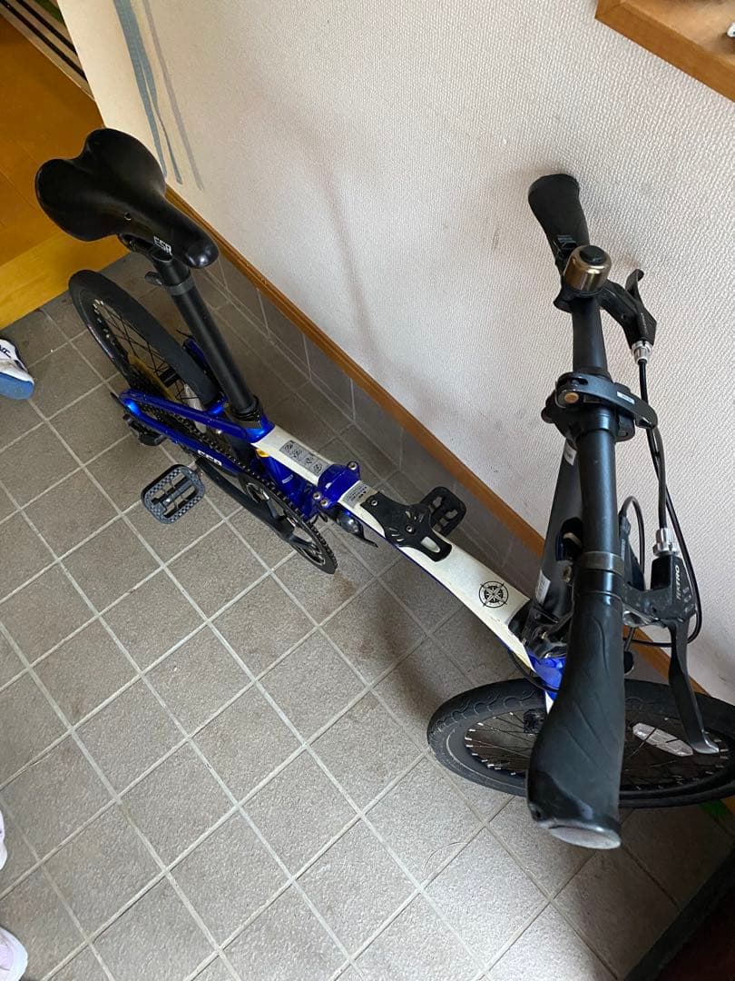 折りたたみ自転車 青と黒 アルミフレーム
