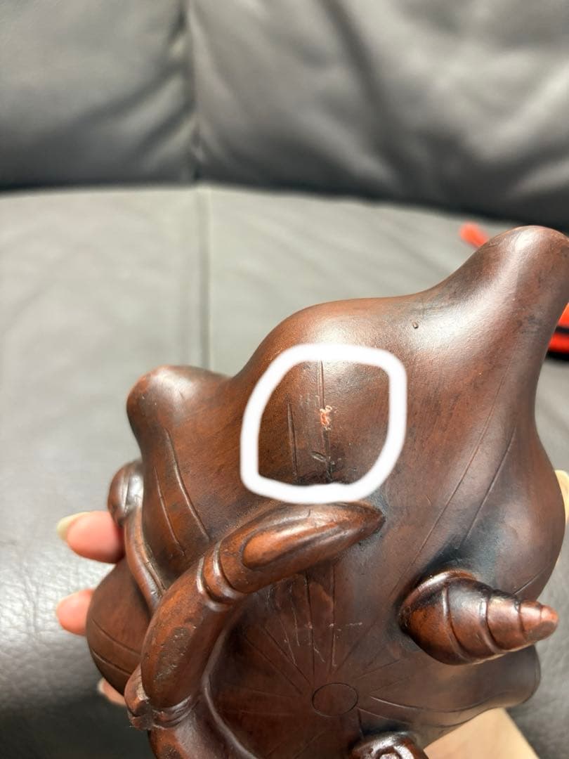 カエルと蓮の葉をモチーフにした置物