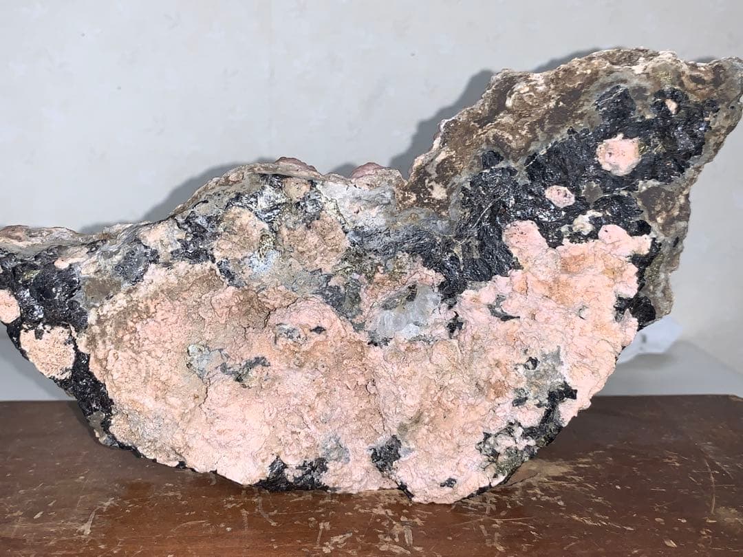 青森県尾太鉱山産菱マンガン鉱