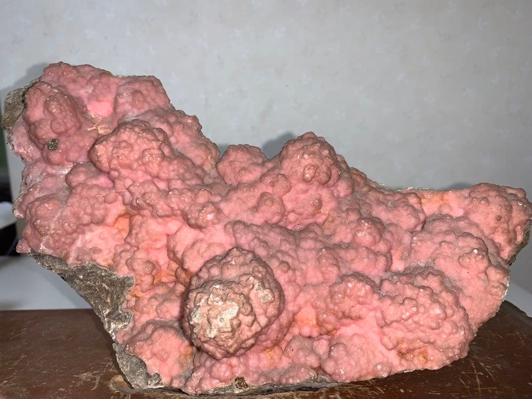 青森県尾太鉱山産菱マンガン鉱