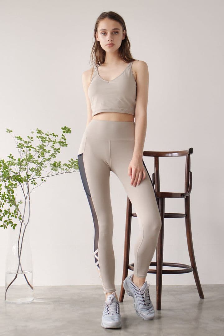 アイラル　ゆんころ　トレーニングウェア　ヨガ　ベージュ　Mサイズ　新品未使用