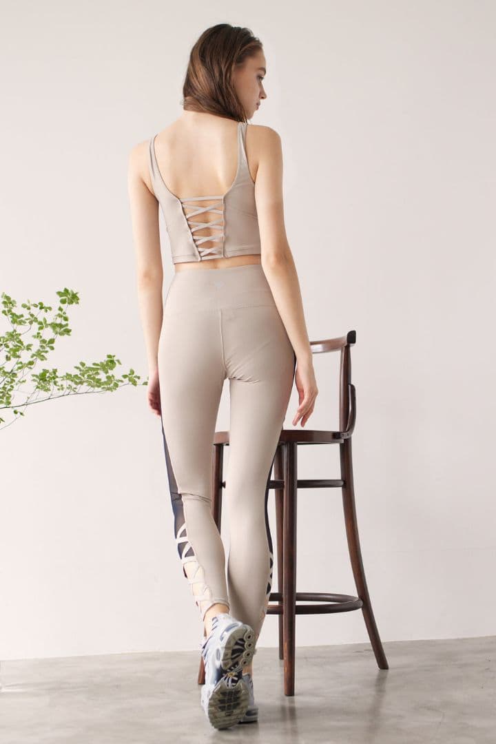 アイラル　ゆんころ　トレーニングウェア　ヨガ　ベージュ　Mサイズ　新品未使用