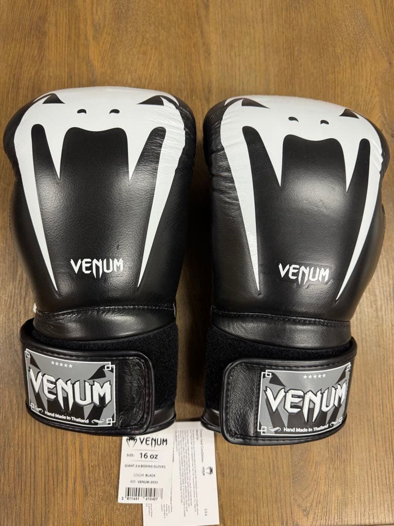 【希少16OZ】Venum Giant 3.0 ボクシンググローブ 黒/白