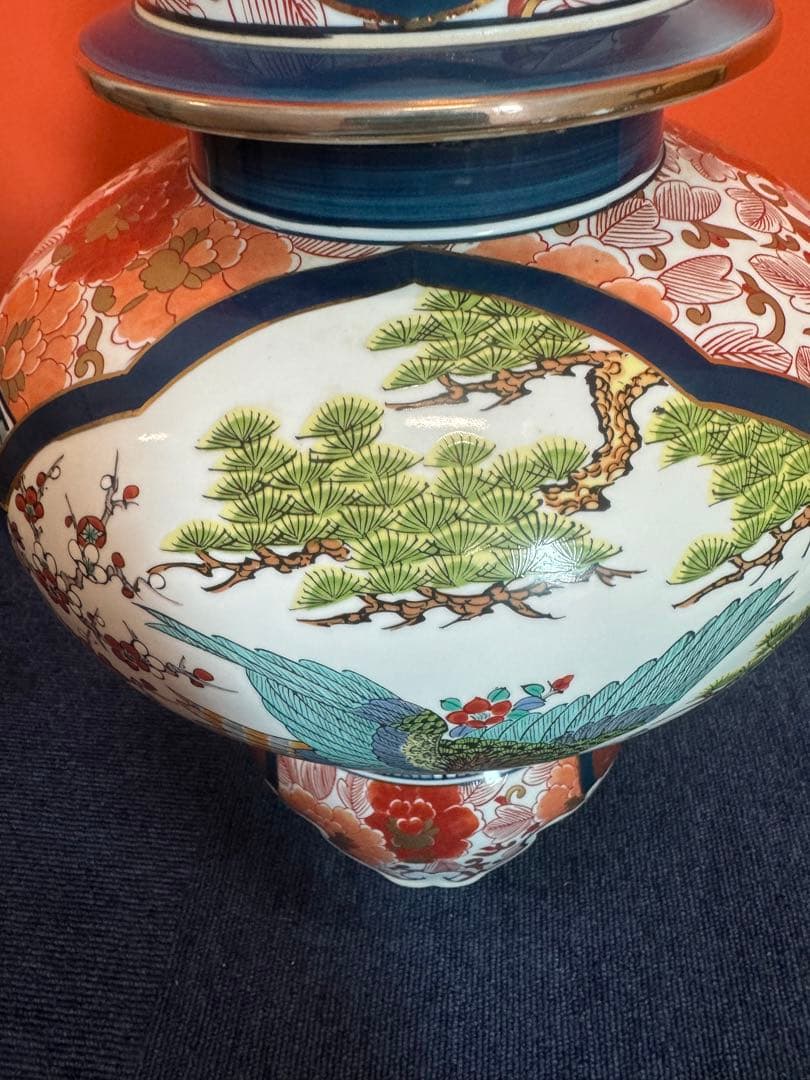 2055 有田焼 勝右衛門作 染錦 金彩色絵花鳥紋 沈香壷　飾壺