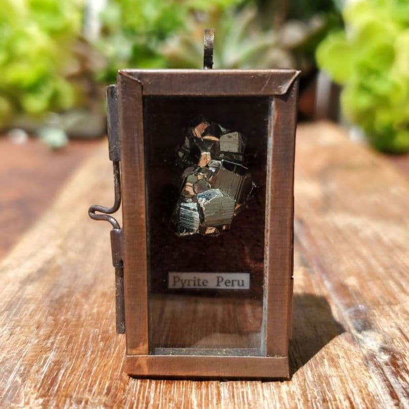 パイライト標本２　ペルー産　標本箱ペンダント