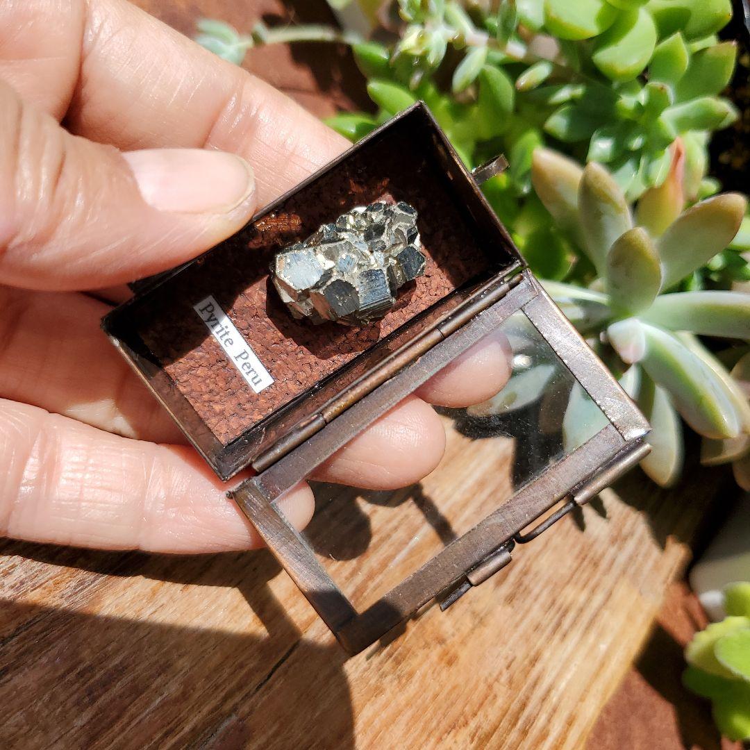 パイライト標本２　ペルー産　標本箱ペンダント
