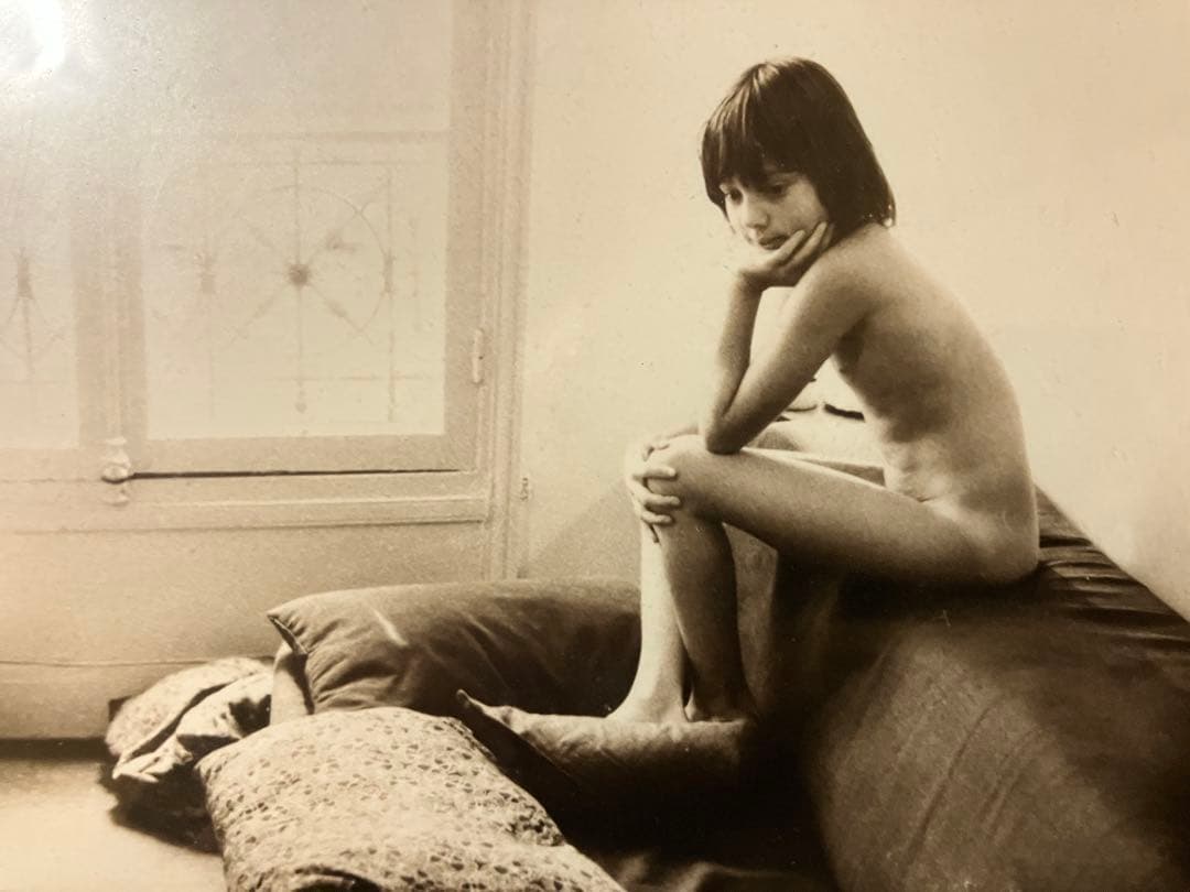 モノクロ女性ポートレート写真 サイン入り