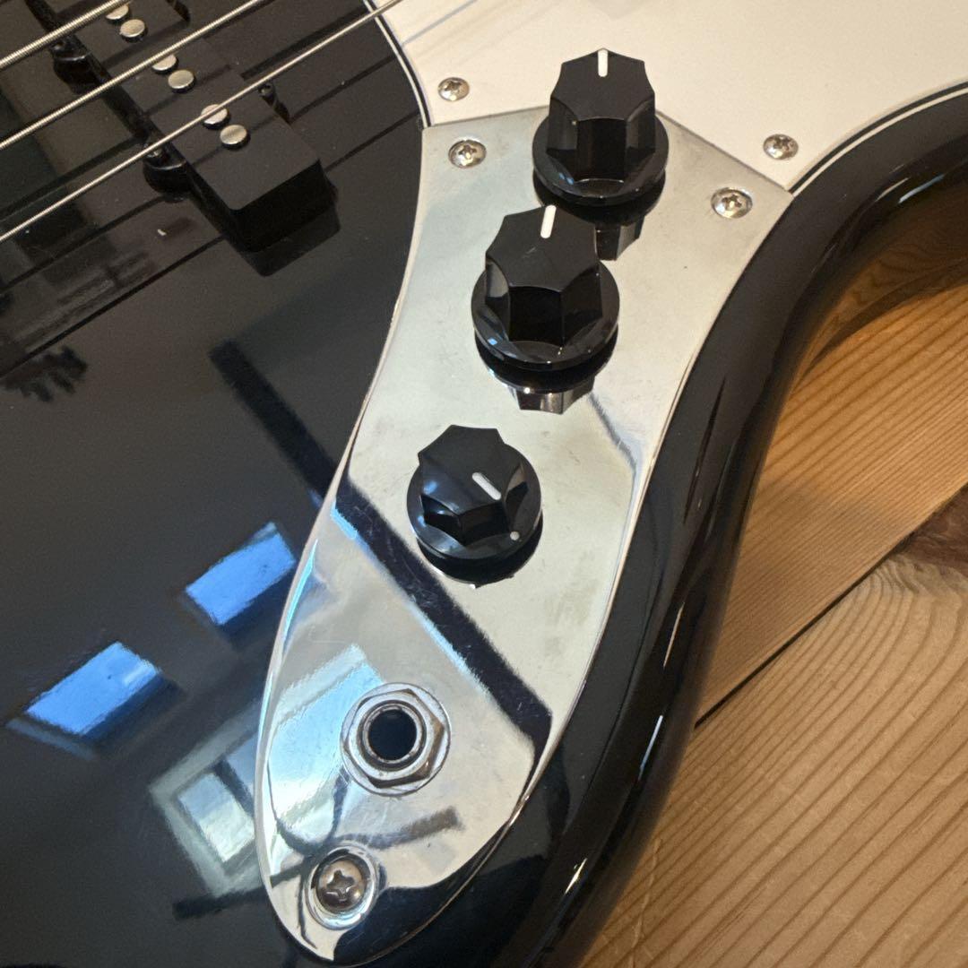 Bacchus Universe Series Jazz Bass 黒　トラ目