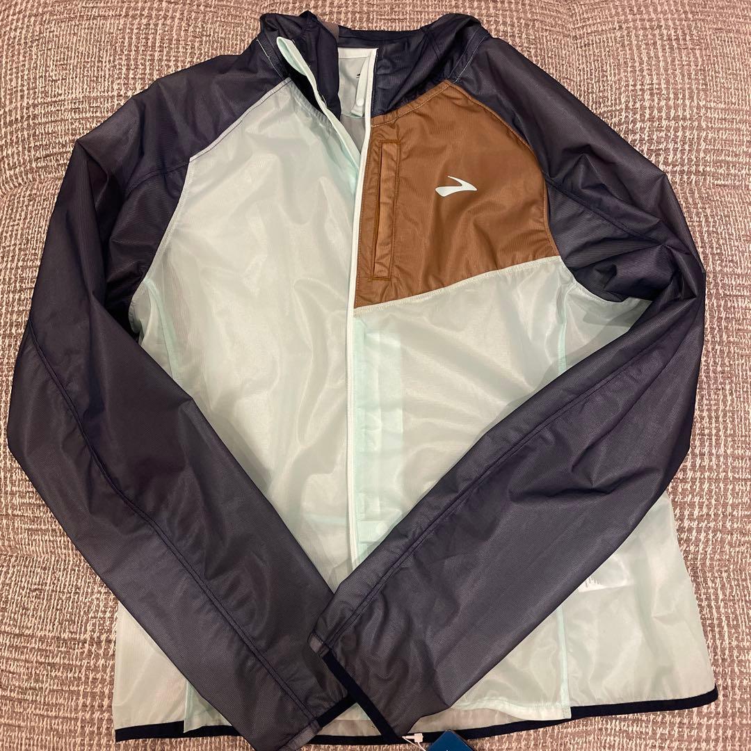 Brooks ウィンドブレーカー