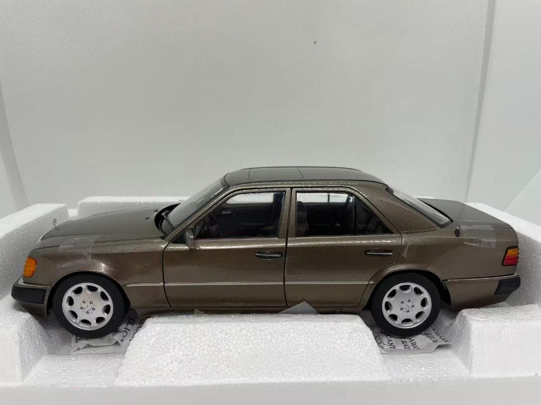 304-054 ノレブ 1/18 メルセデスベンツ 500 E 1990