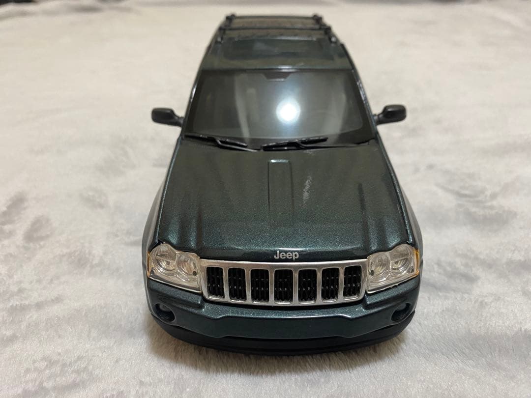 ミニカー Maisto 2005 Jeep Grand Cherokee 1/18