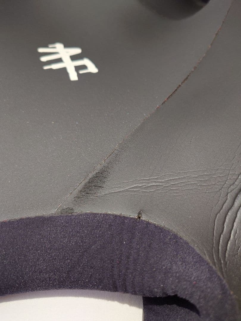 アイデンティファイ　ウェットスーツ