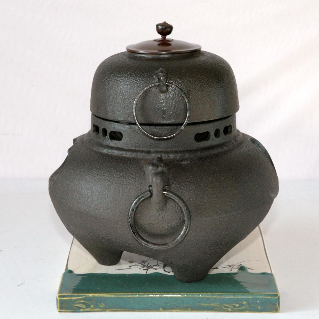 1612　鋳鉄製　茶釜　台座付き
