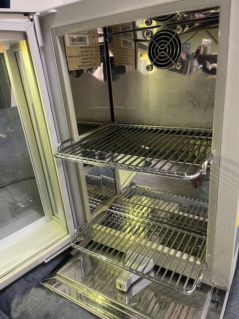 レッドブル　小型冷蔵庫　ガラス扉