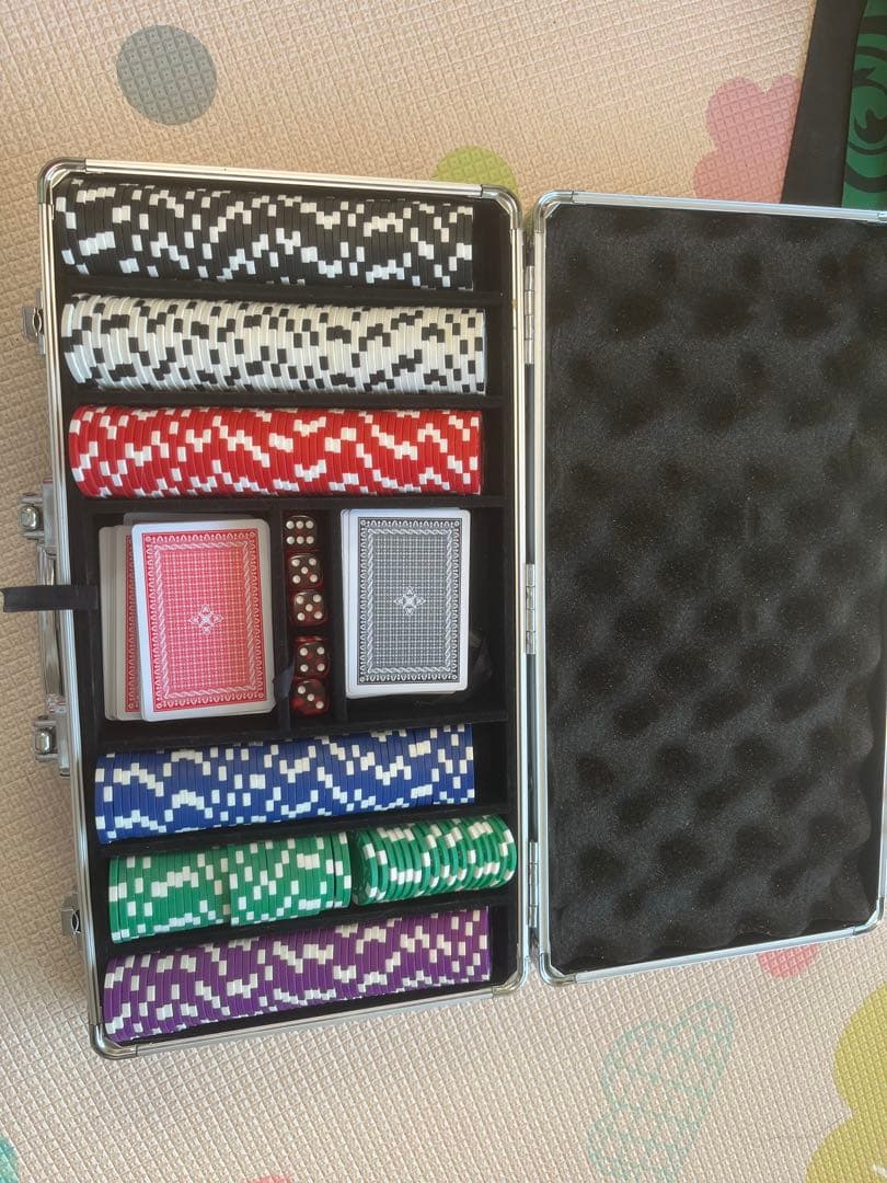 【新年特価】テキサスホールデム ポーカーチップ テーブルマット　セット　プロ用