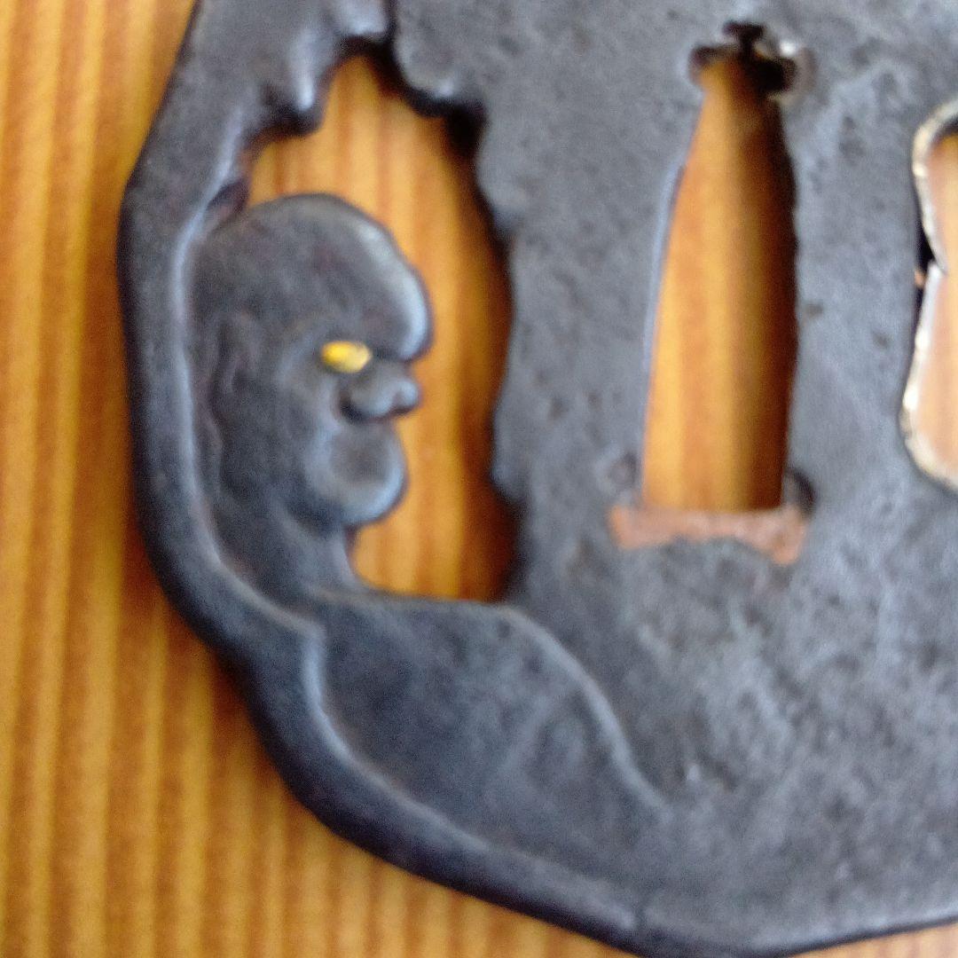 江戸時代鉄製 鍔 達磨大師の透かし彫り。眼は金象嵌で裏表共