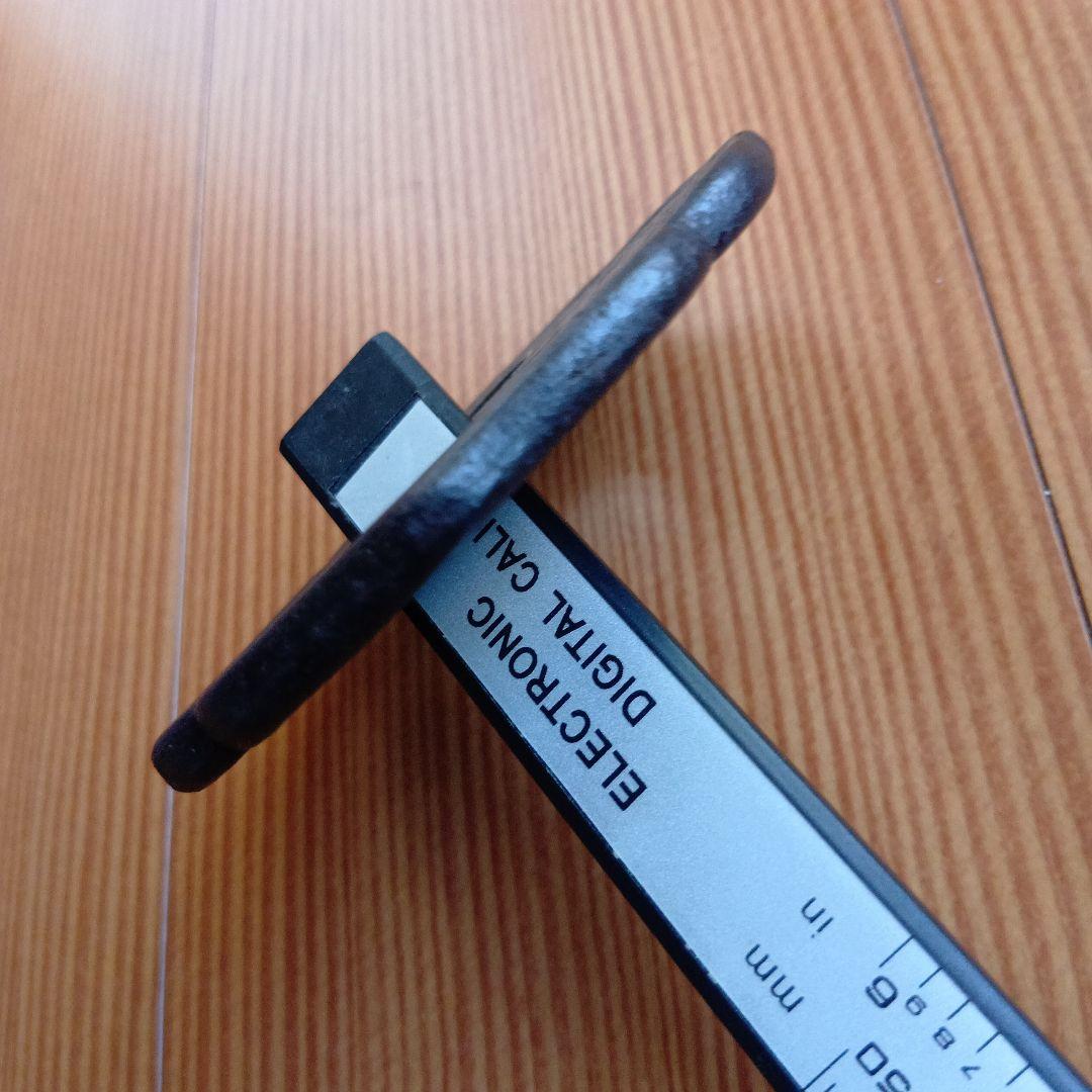 江戸時代鉄製 鍔 達磨大師の透かし彫り。眼は金象嵌で裏表共