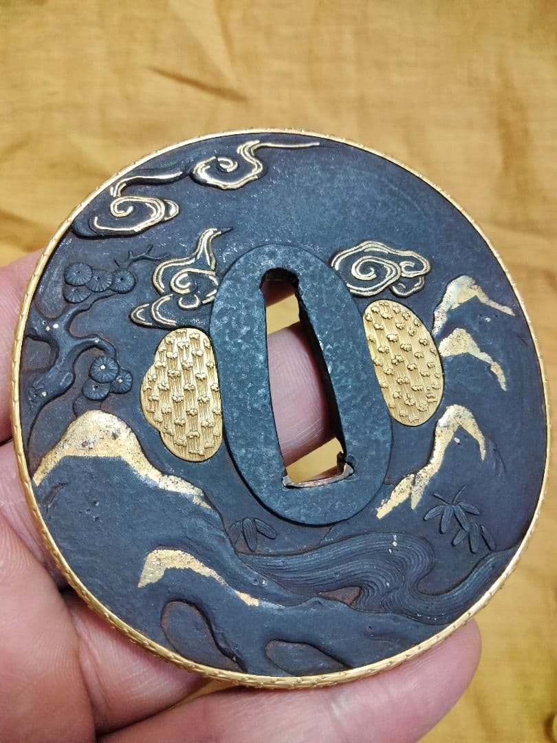 鉄鍔　鐔　(無銘宗典　橋袂賢人図)　江戸時代　金覆輪　金埋金　箱付き