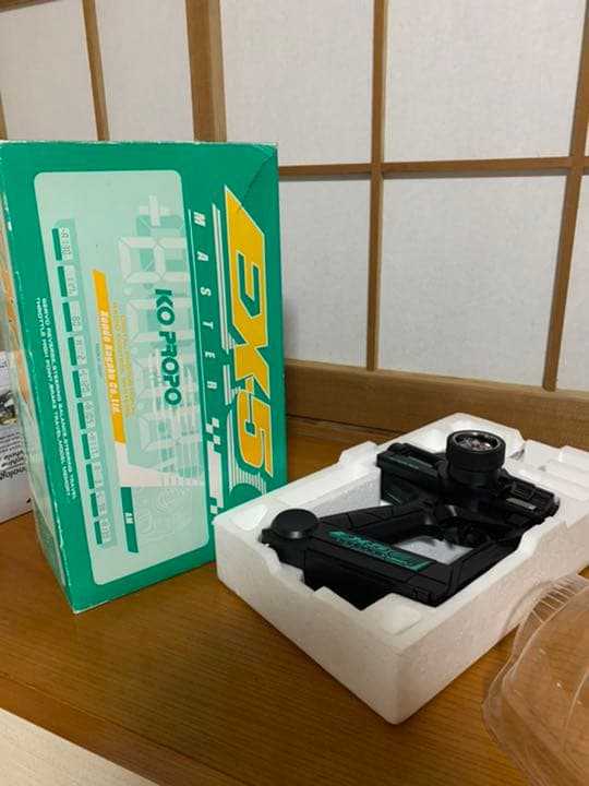 エンジンカー　メルセデスベンツ　電動ラジコン、川畑真人D1180sx