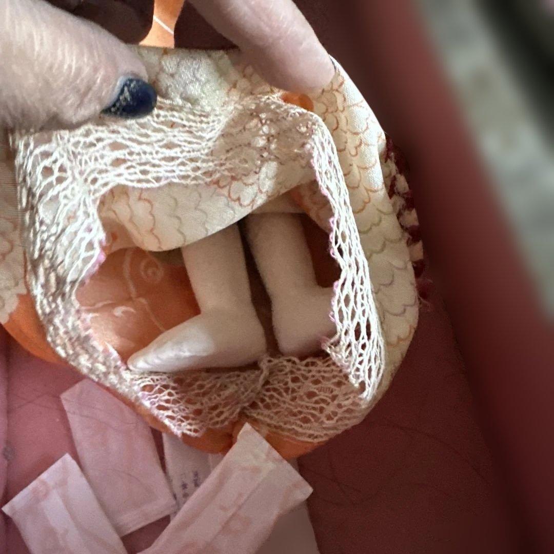 曰く付き…オレンジ色の和装ドレス日本人形