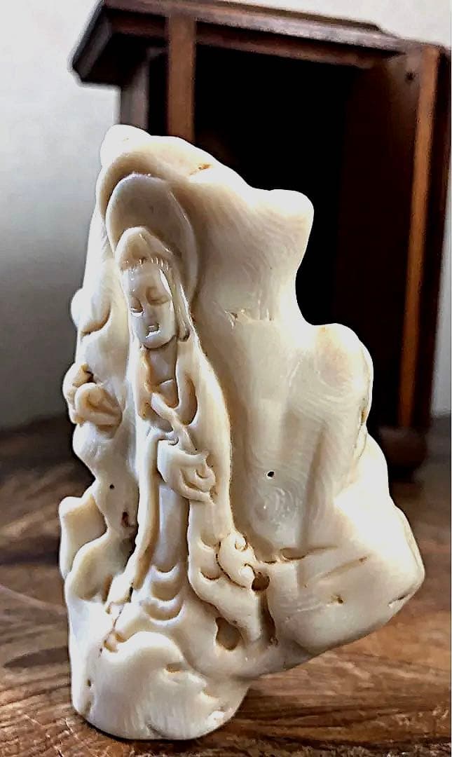 仏教美術 木厨子入り 希少 時代 天然 白珊瑚彫刻 聖観音菩薩 仏像