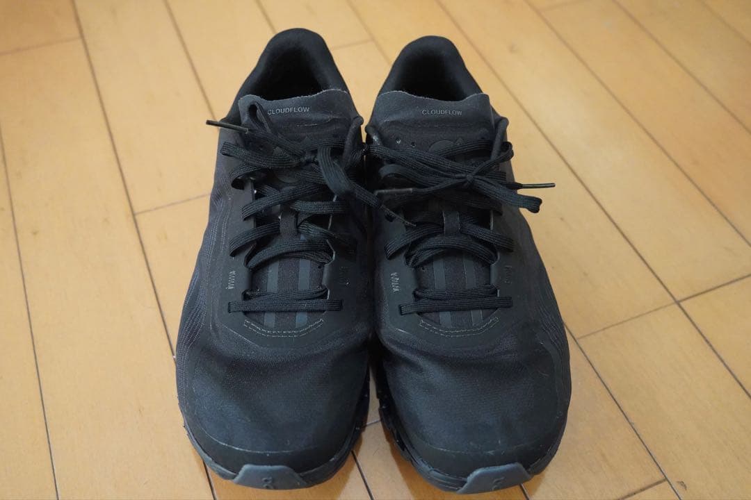 On オン Cloudflow 4 IKON Black 26.5cm