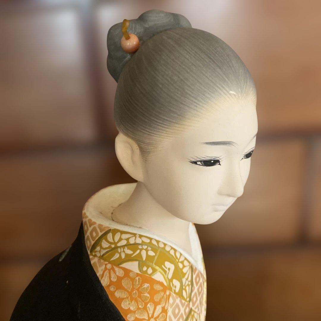 博多人形　オレンジと黒の着物