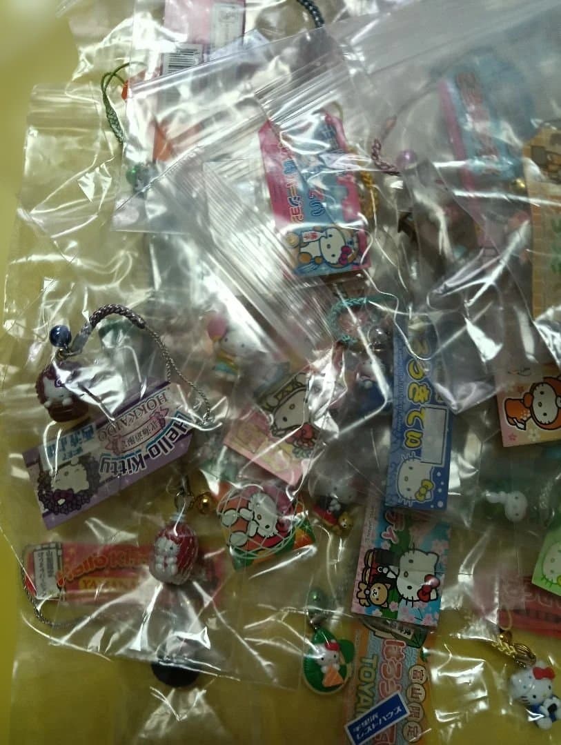 162個！ハローキティストラップ、ファスナーマスコット都道府県制覇３セット