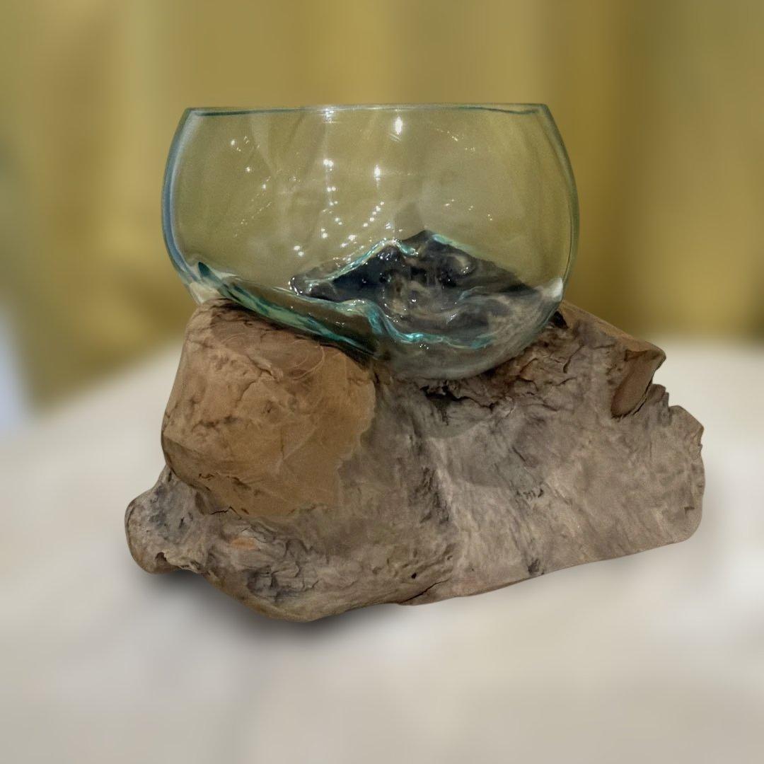 吹きガラスの花瓶、流木台座