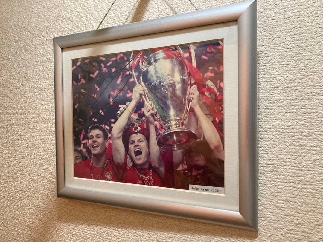 リバプールFC リーセ直筆サイン入りフォトフレーム(04/05CL優勝記念限定)