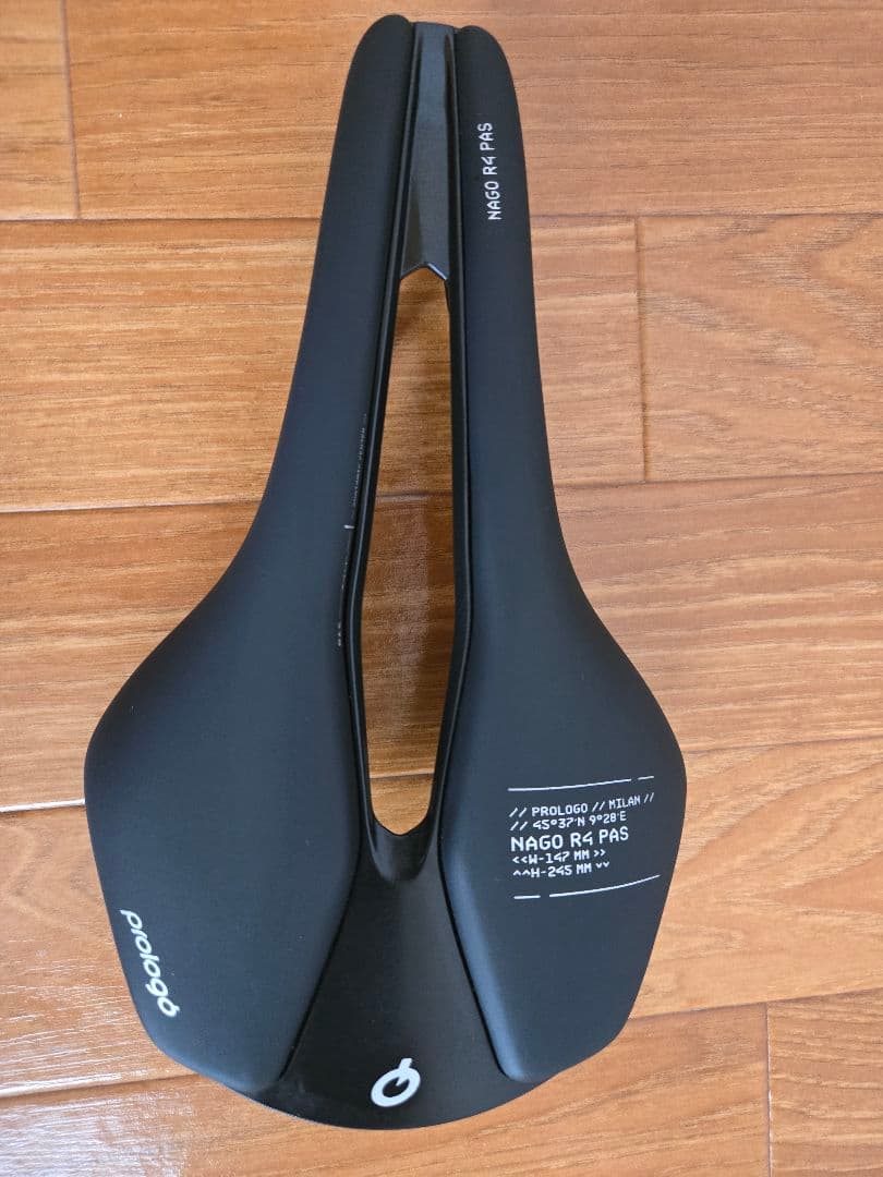 プロロゴ prologo NAGO R4 PAS TiroXレール サドル