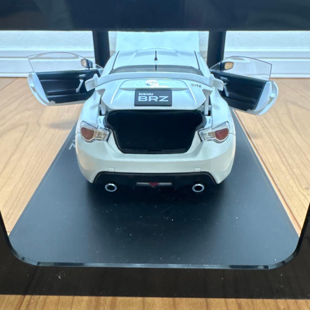 オートアート　SUBARU スバル　BRZ 1/18 ミニカー　ホワイト