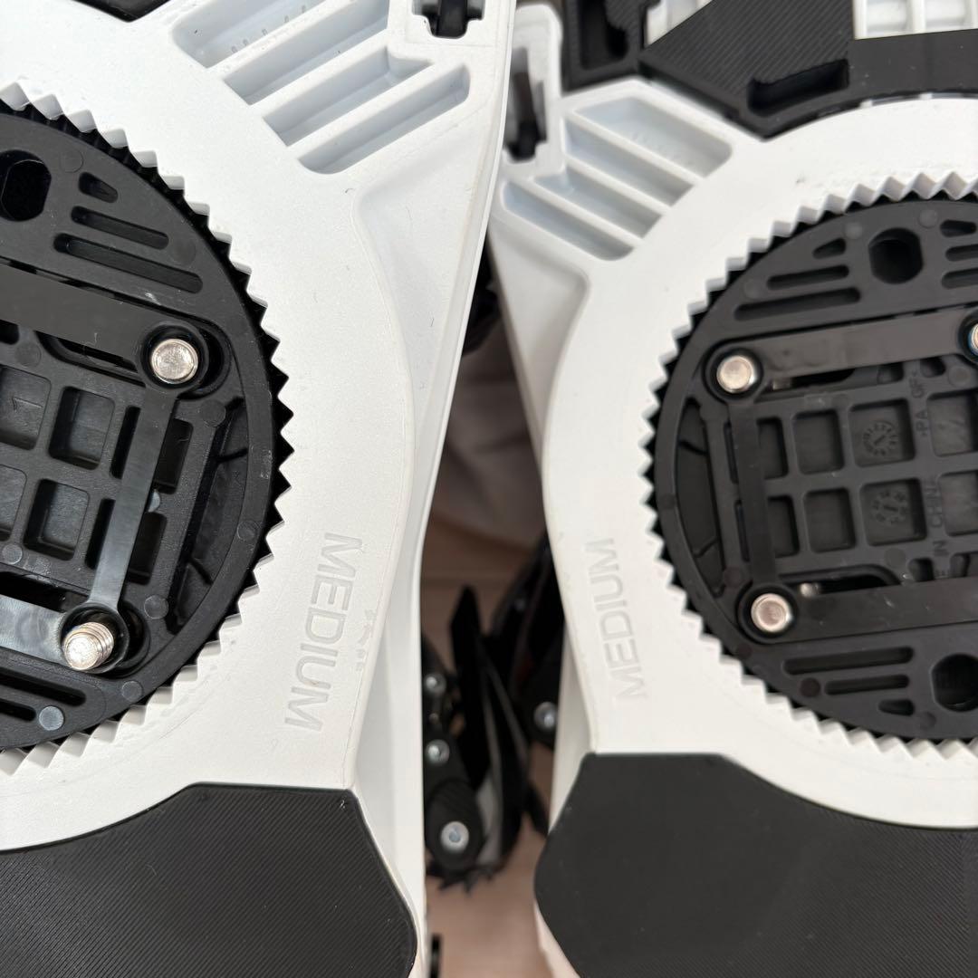 SALOMON RHYTHM ホワイト/スノーボードビンディング