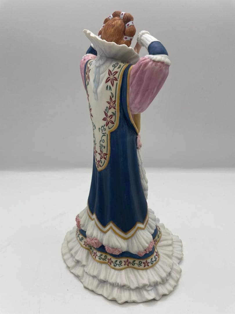 陶器製女性像 眠れる森の美女　紹介本つき