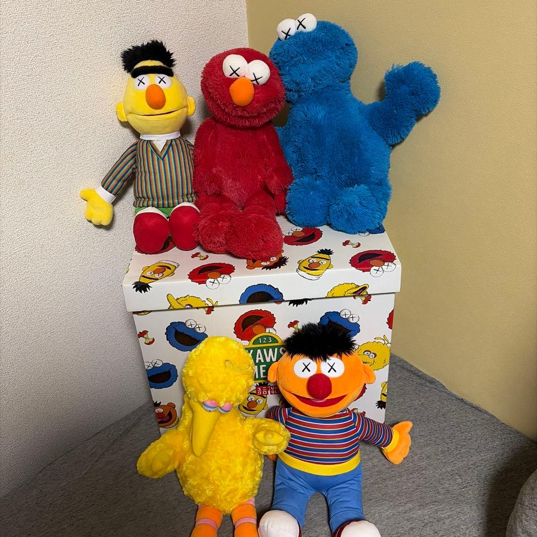 【お値下げしました！】KAWS セサミストリート ぬいぐるみセット