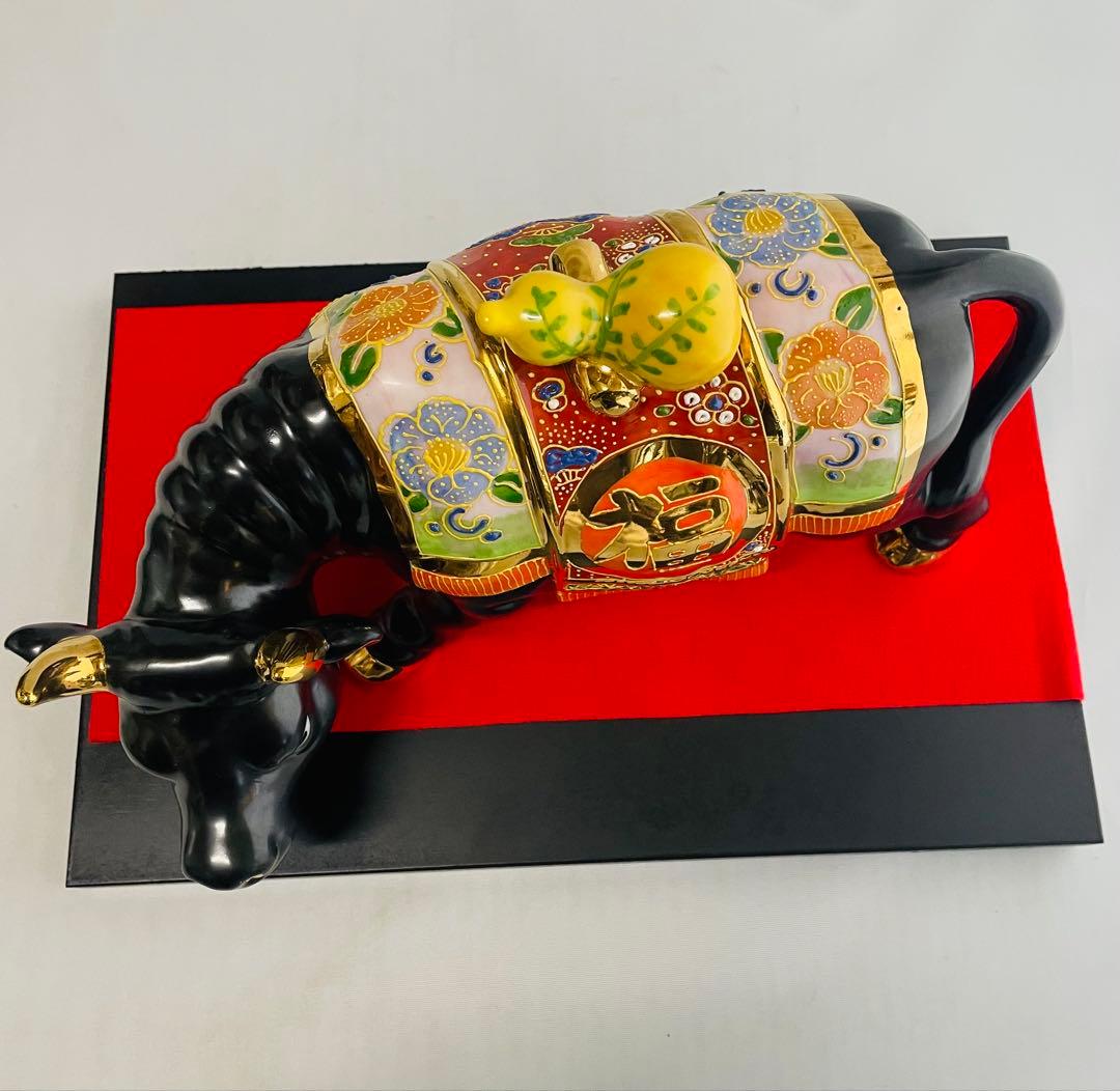 九谷焼　長峰　8.5号丑陶器製 牛の置物 黒色