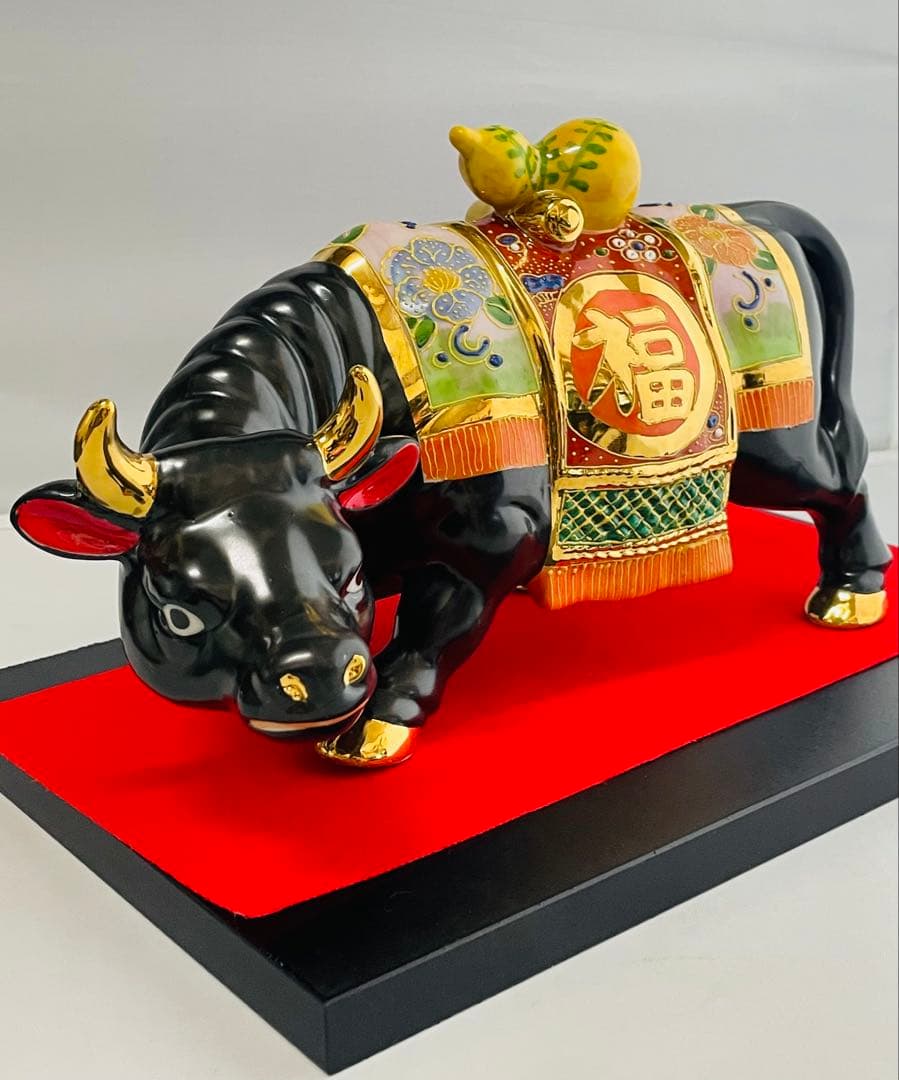 九谷焼　長峰　8.5号丑陶器製 牛の置物 黒色