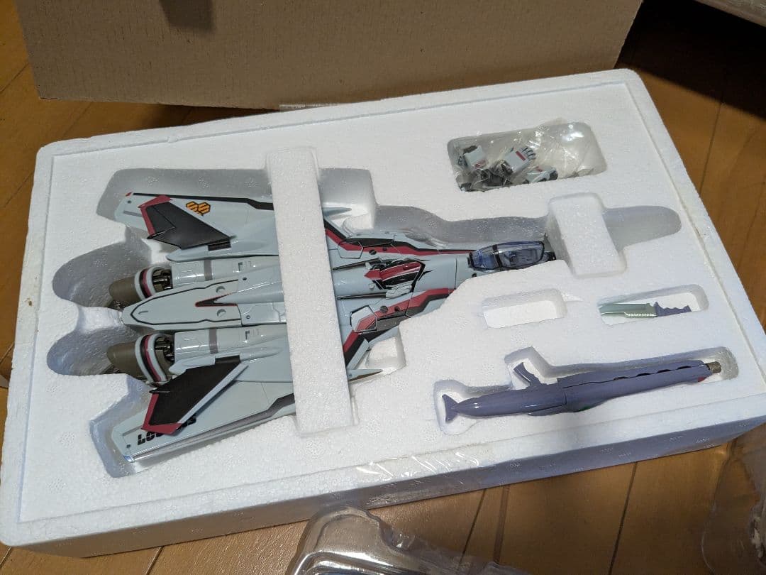 バンダイ VF-25SF スーパー メサイア アルトカスタム