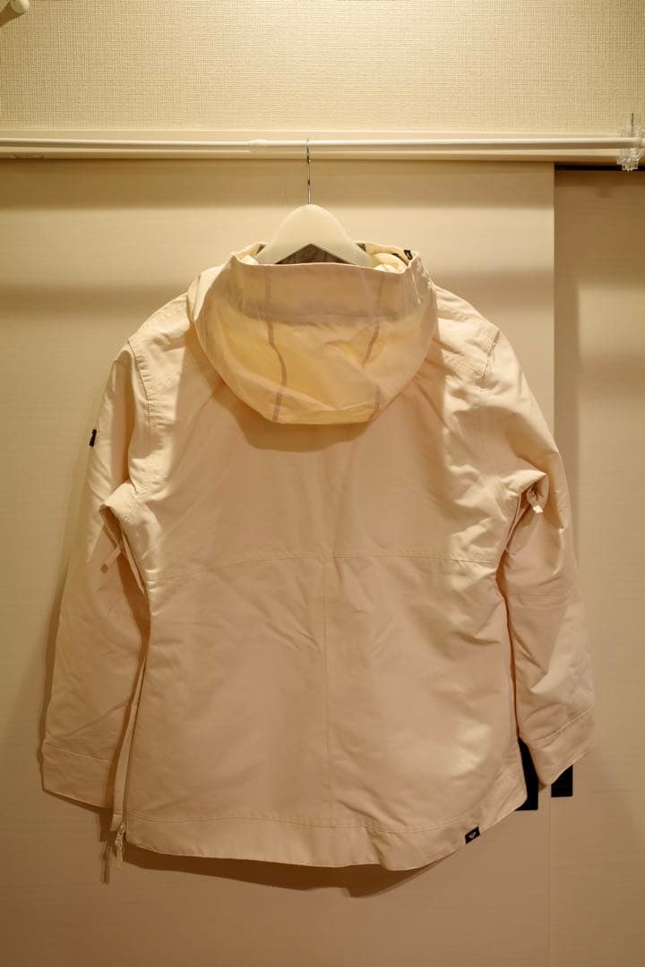 スノボウェア上下セット　ROXY ホワイト 　Mサイズ　定価6万