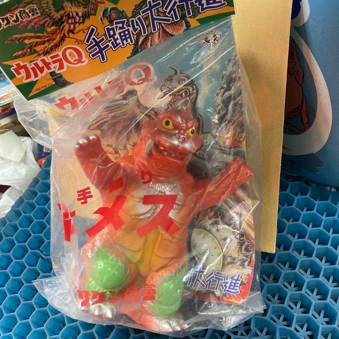 2000年にビリケン商会500体限定でしか製作ゴメスの希少品の　手踊りソフビ