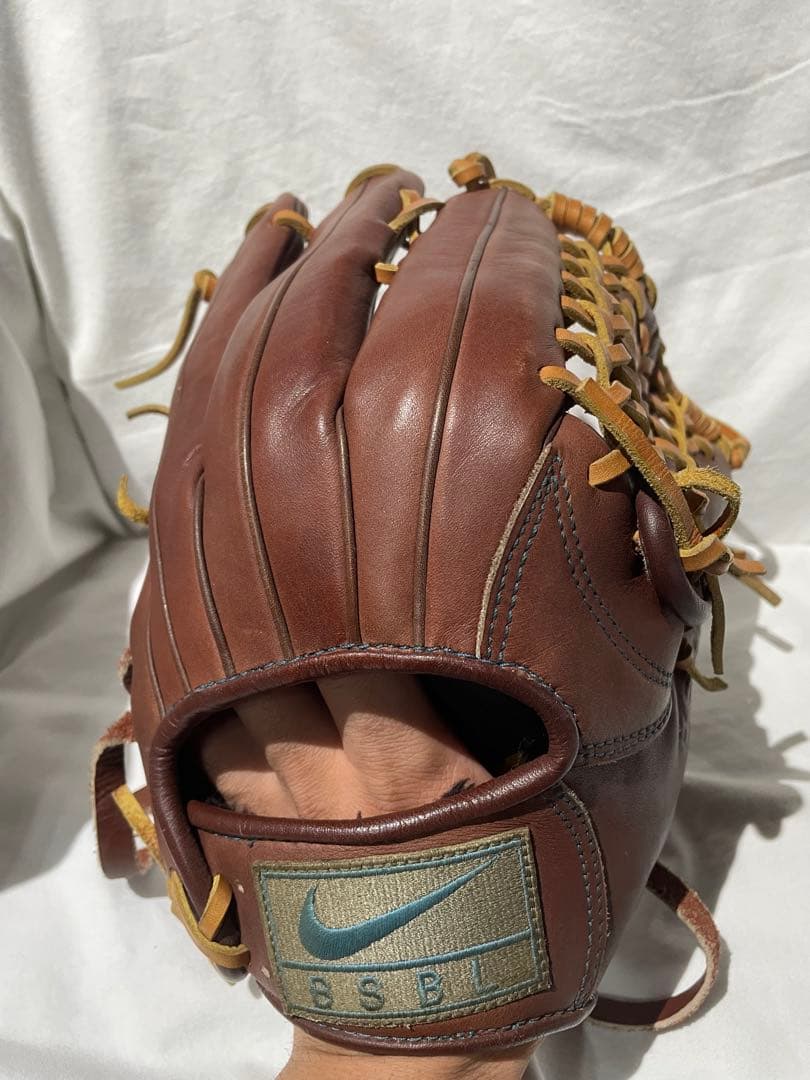 新シーズンに向けて！希少　美品　レアデザイン　NIKE 外野用グラブ　M球　硬式