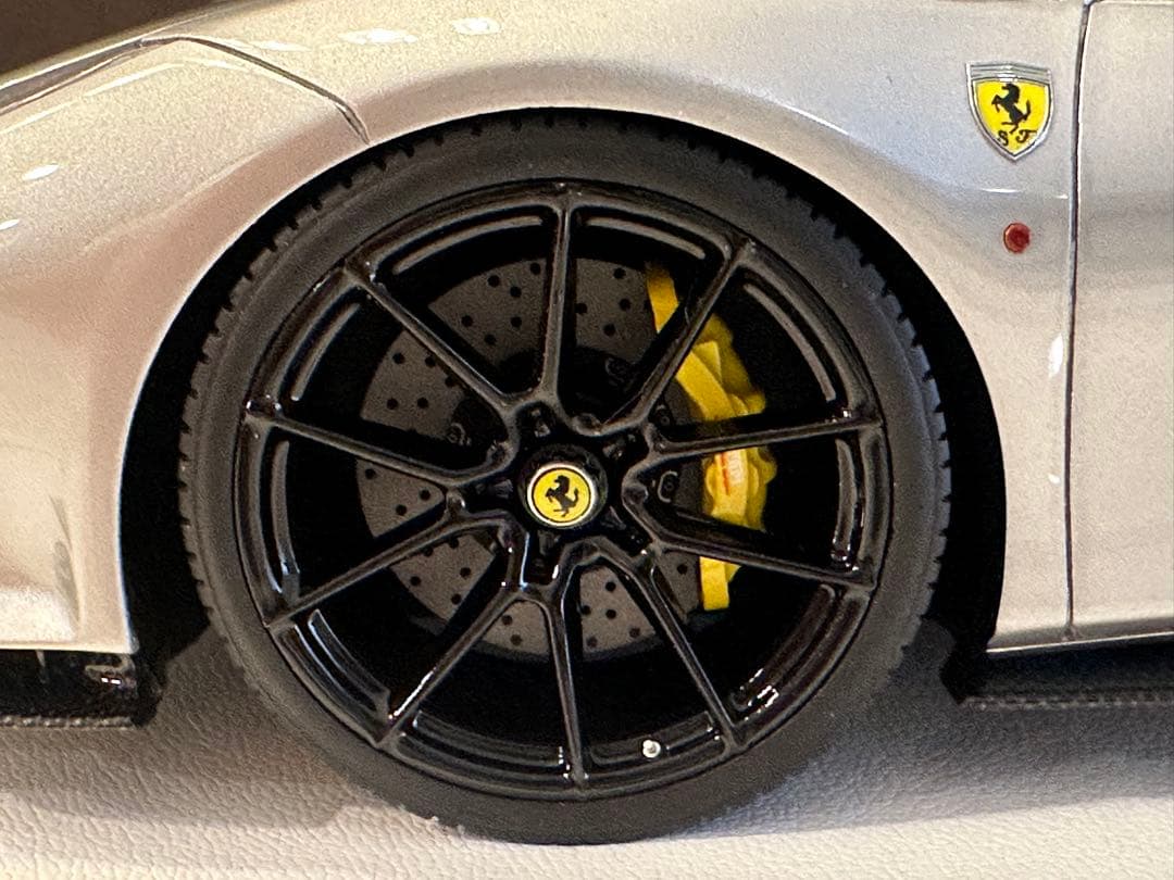 新品 GH モデル 1/18 フェラーリ 488 ピスタ PISTA ミニカー