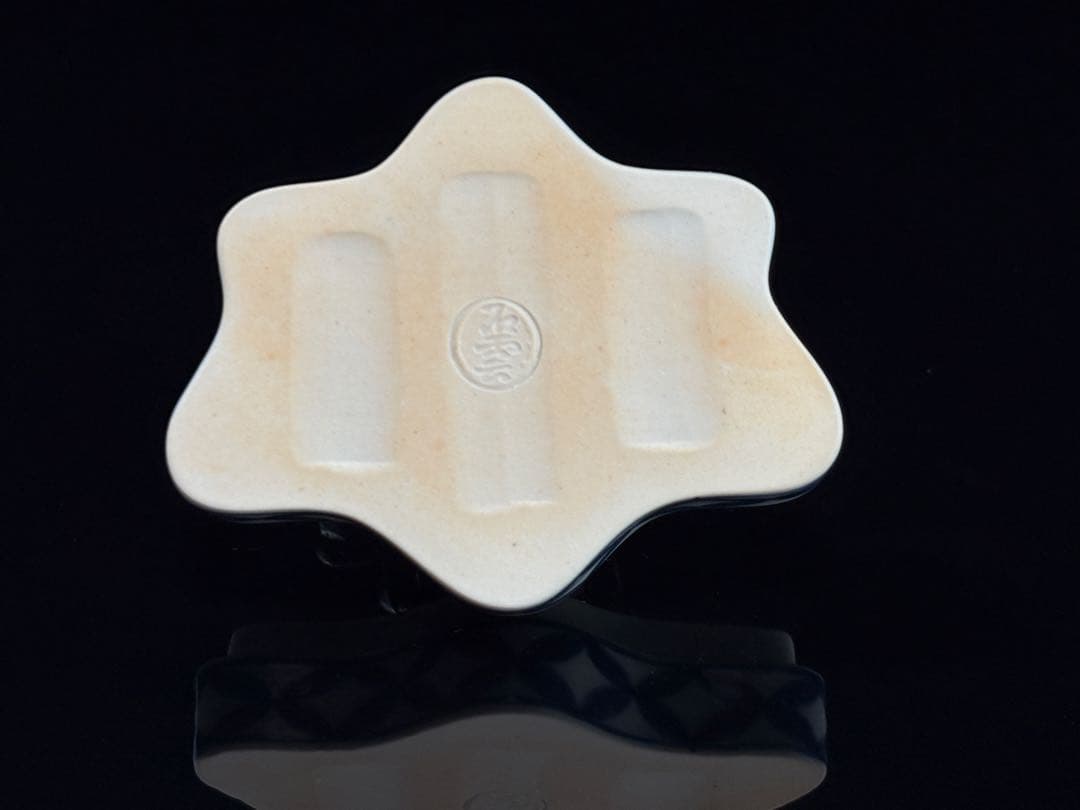 花蝶窯【手塚充(石雲)】造 染付花カツミ 香合 共箱共布栞付 C−2725